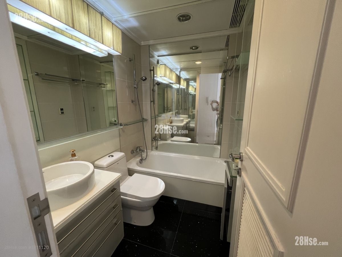 Metro Town Rental 3 Bedrooms , 1 Bathroom 594 ft²