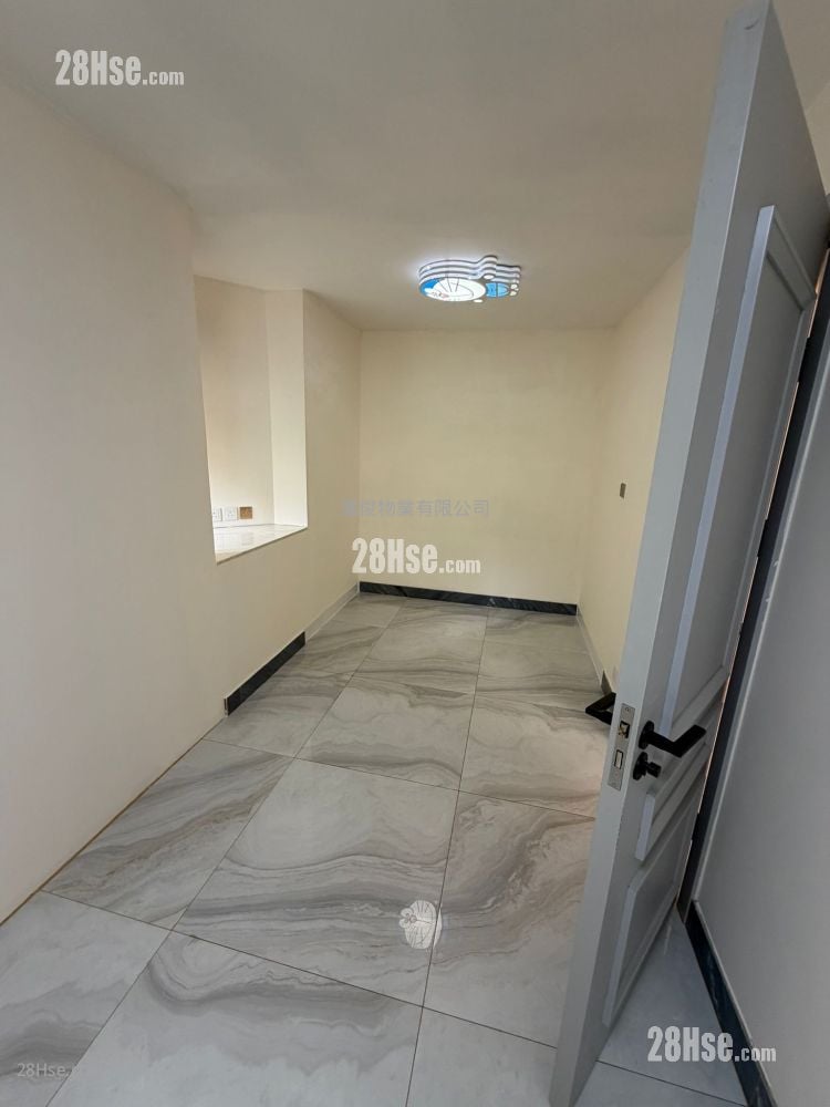 Kwun Hei Court Sell 3 Bedrooms , 1 Bathroom 601 ft²