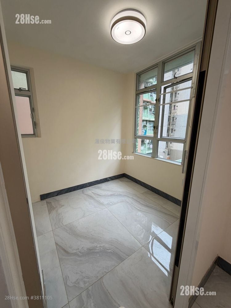 Kwun Hei Court Sell 3 Bedrooms , 1 Bathroom 601 ft²