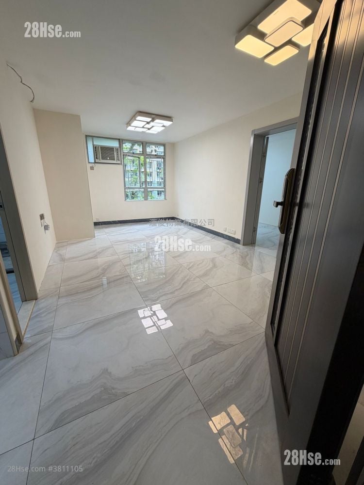 Kwun Hei Court Sell 3 Bedrooms , 1 Bathroom 601 ft²