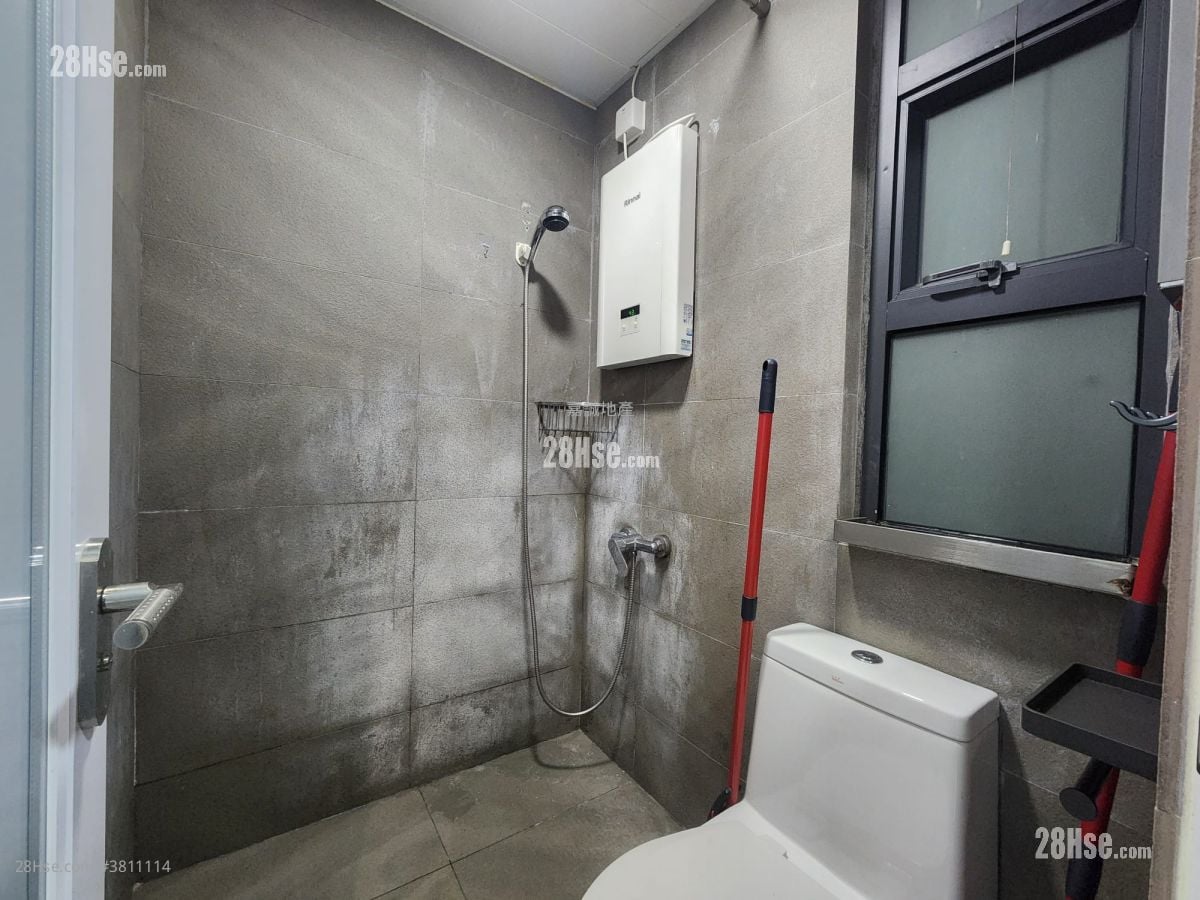 Jade Plaza Rental 262 ft²