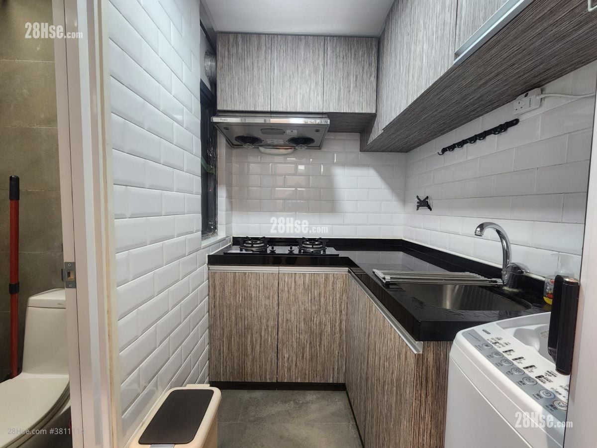 Jade Plaza Rental 262 ft²