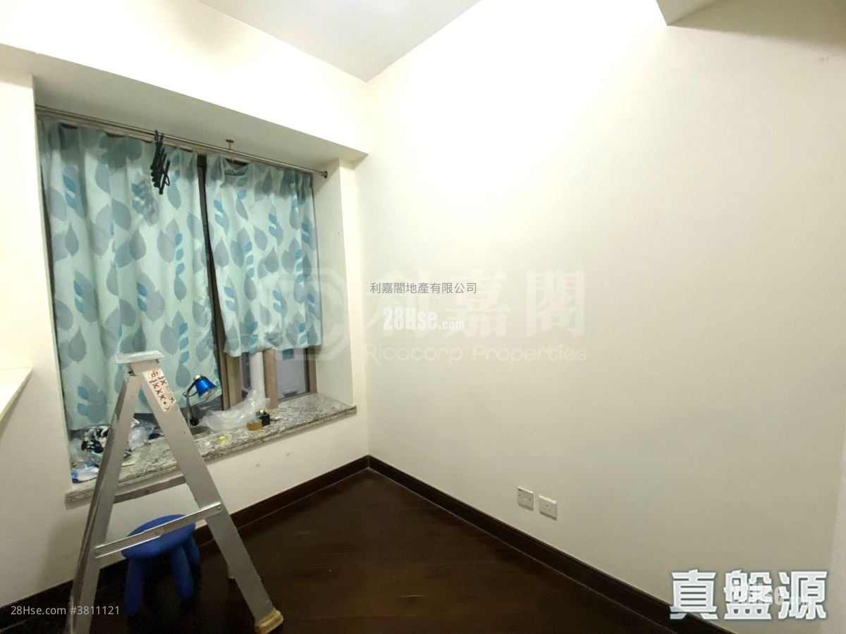 睡房 1: 逸瓏灣 售盤 3 房 , 2 浴室 907 平方呎