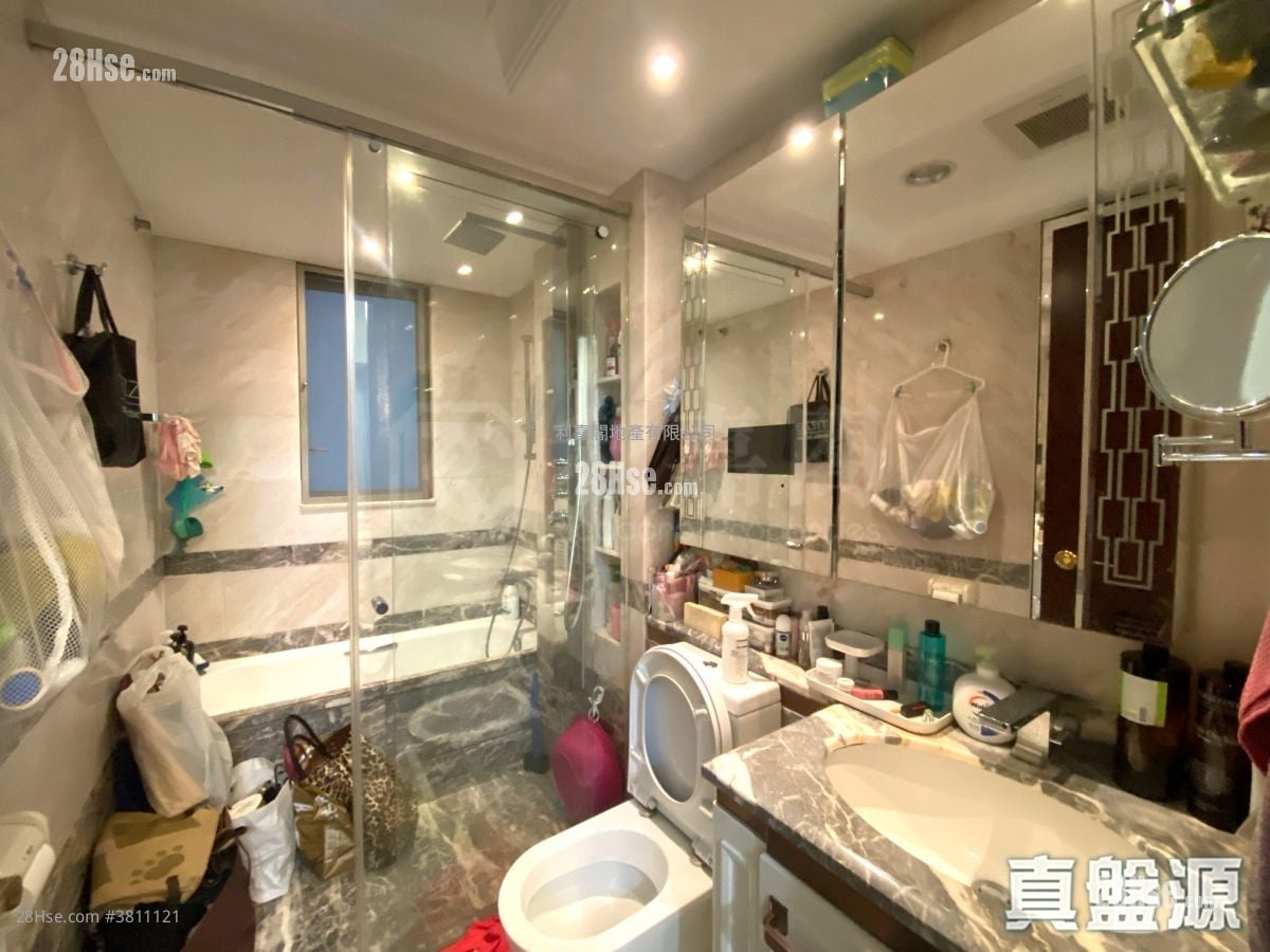 浴室: 逸瓏灣 售盤 3 房 , 2 浴室 907 平方呎