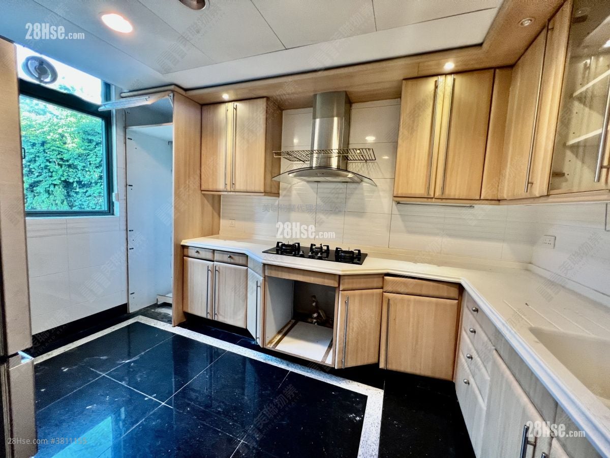 Chateau Royale Rental 3 Bedrooms , 3 Bathrooms 2,160 ft²