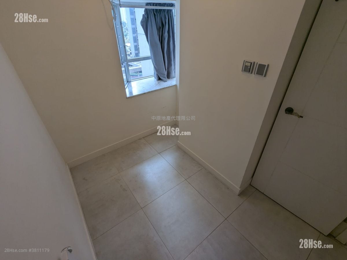 Riviera Gardens Sell 3 Bedrooms , 2 Bathrooms 700 ft²