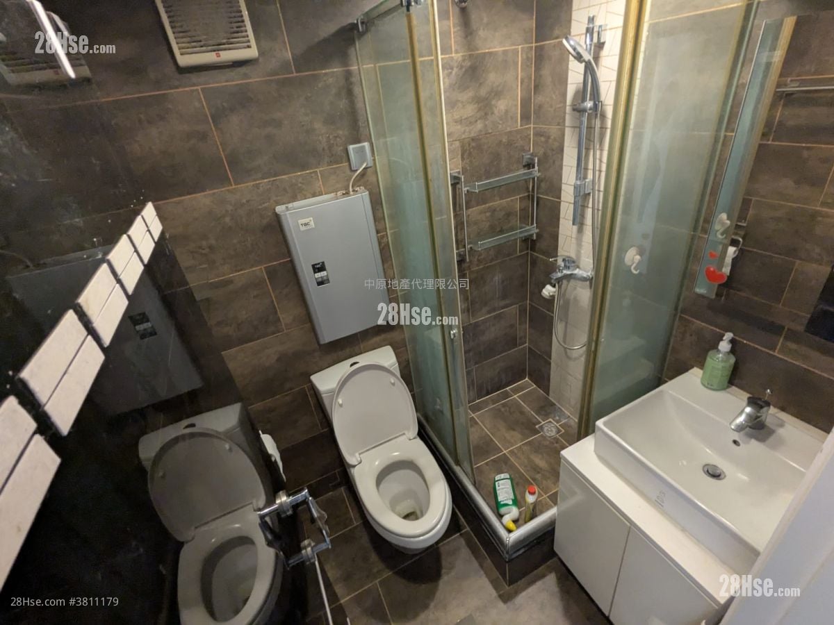 Riviera Gardens Sell 3 Bedrooms , 2 Bathrooms 700 ft²