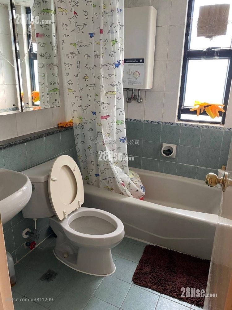 浴室: 恆麗園 售盤 3 房 , 2 浴室 680 平方呎