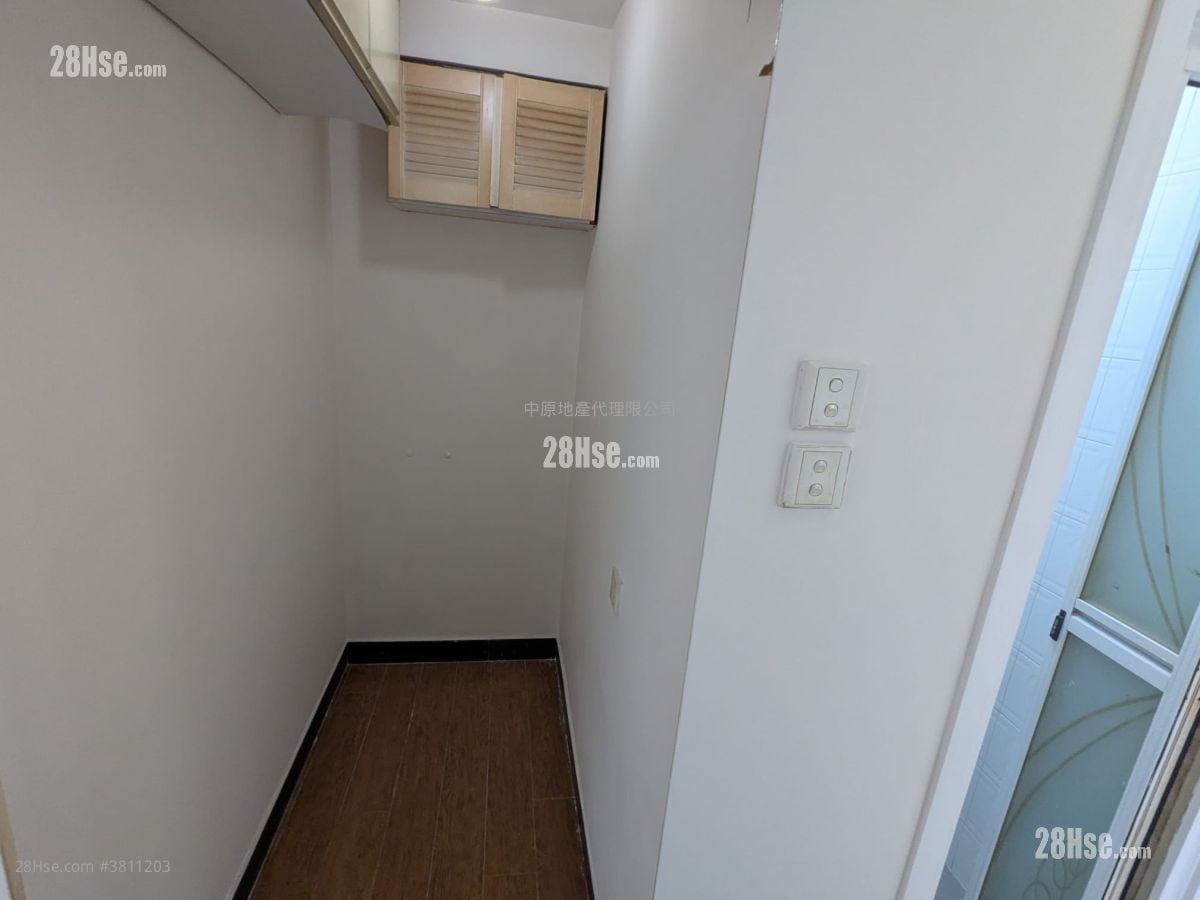 Riviera Gardens Sell 3 Bedrooms , 2 Bathrooms 700 ft²