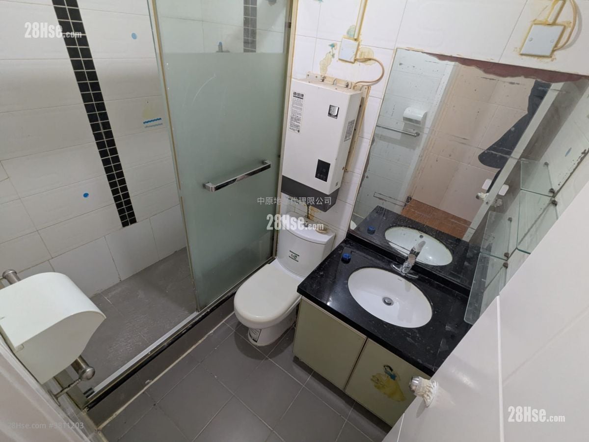 Riviera Gardens Sell 3 Bedrooms , 2 Bathrooms 700 ft²