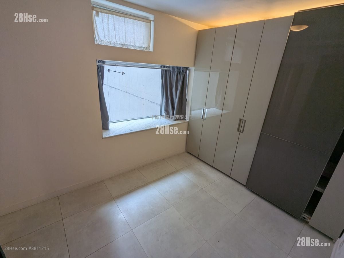 Riviera Gardens Rental 3 Bedrooms , 2 Bathrooms 700 ft²