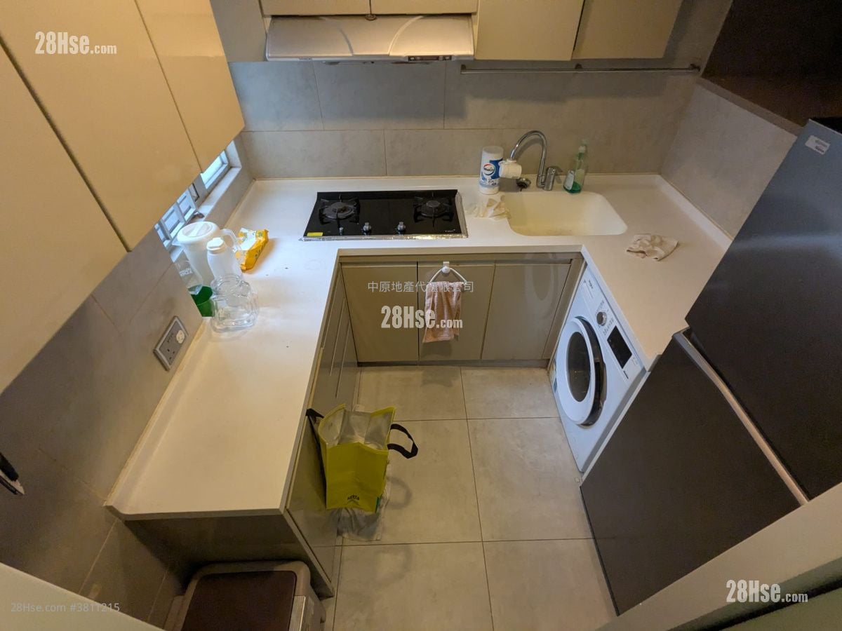 Riviera Gardens Rental 3 Bedrooms , 2 Bathrooms 700 ft²