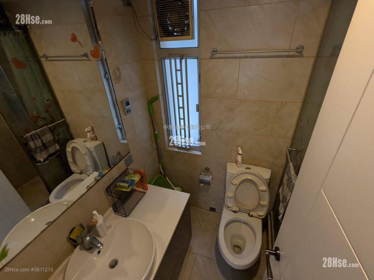 Riviera Gardens Rental 3 Bedrooms , 2 Bathrooms 700 ft²