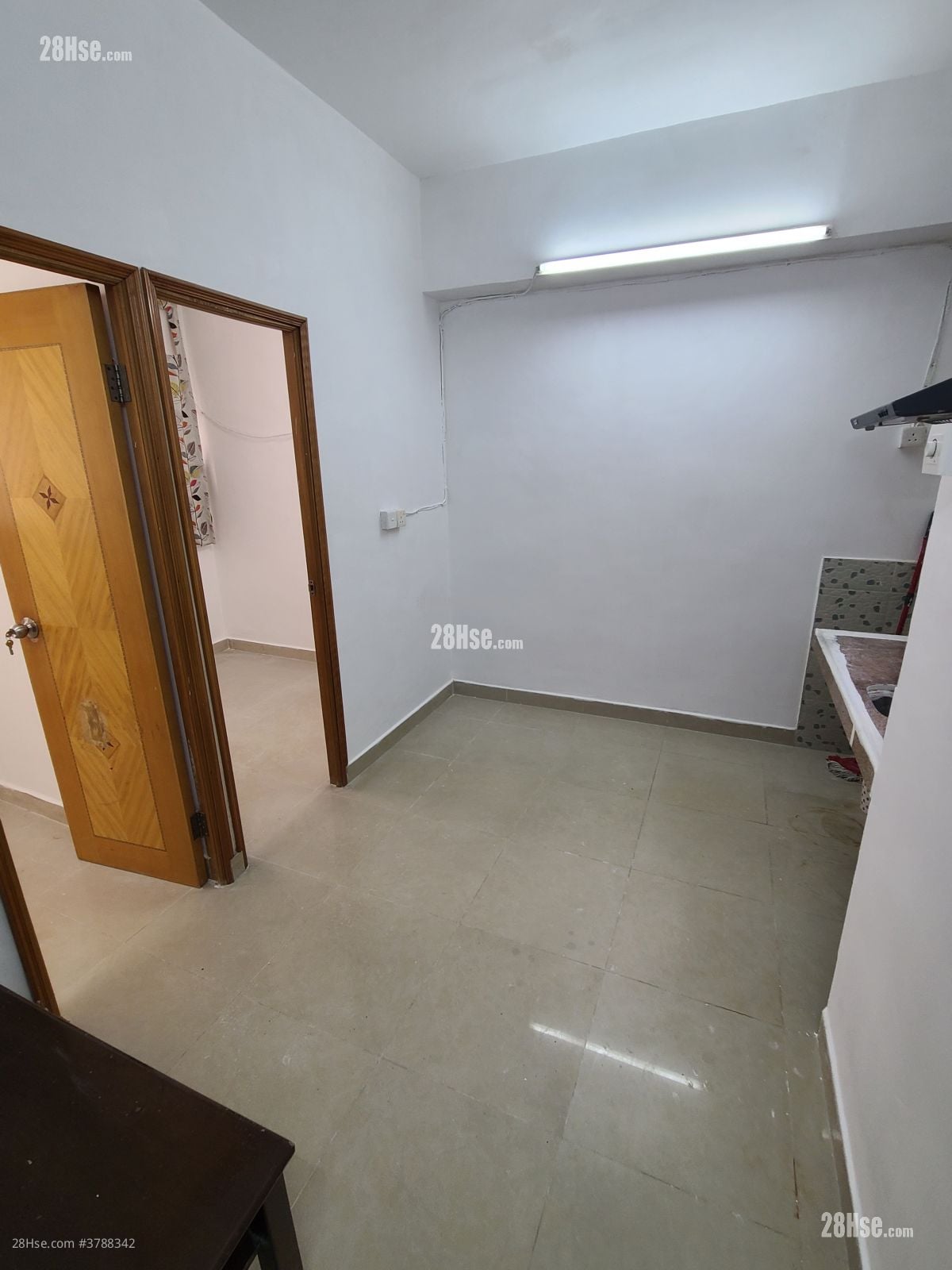 唐楼 售盘 2 房 , 1 浴室 328 平方尺