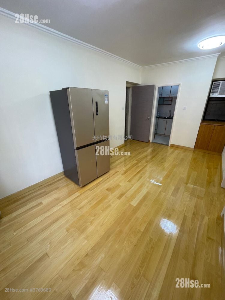 Roca Centre Rental 3 Bedrooms , 1 Bathroom 551 ft²