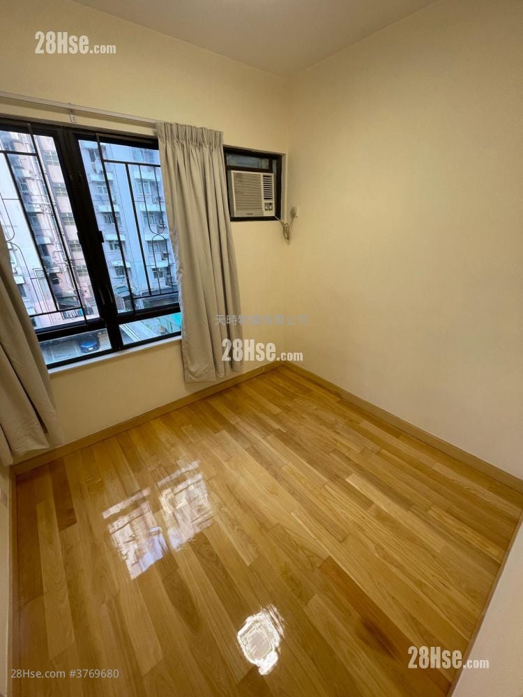 Roca Centre Rental 3 Bedrooms , 1 Bathroom 551 ft²