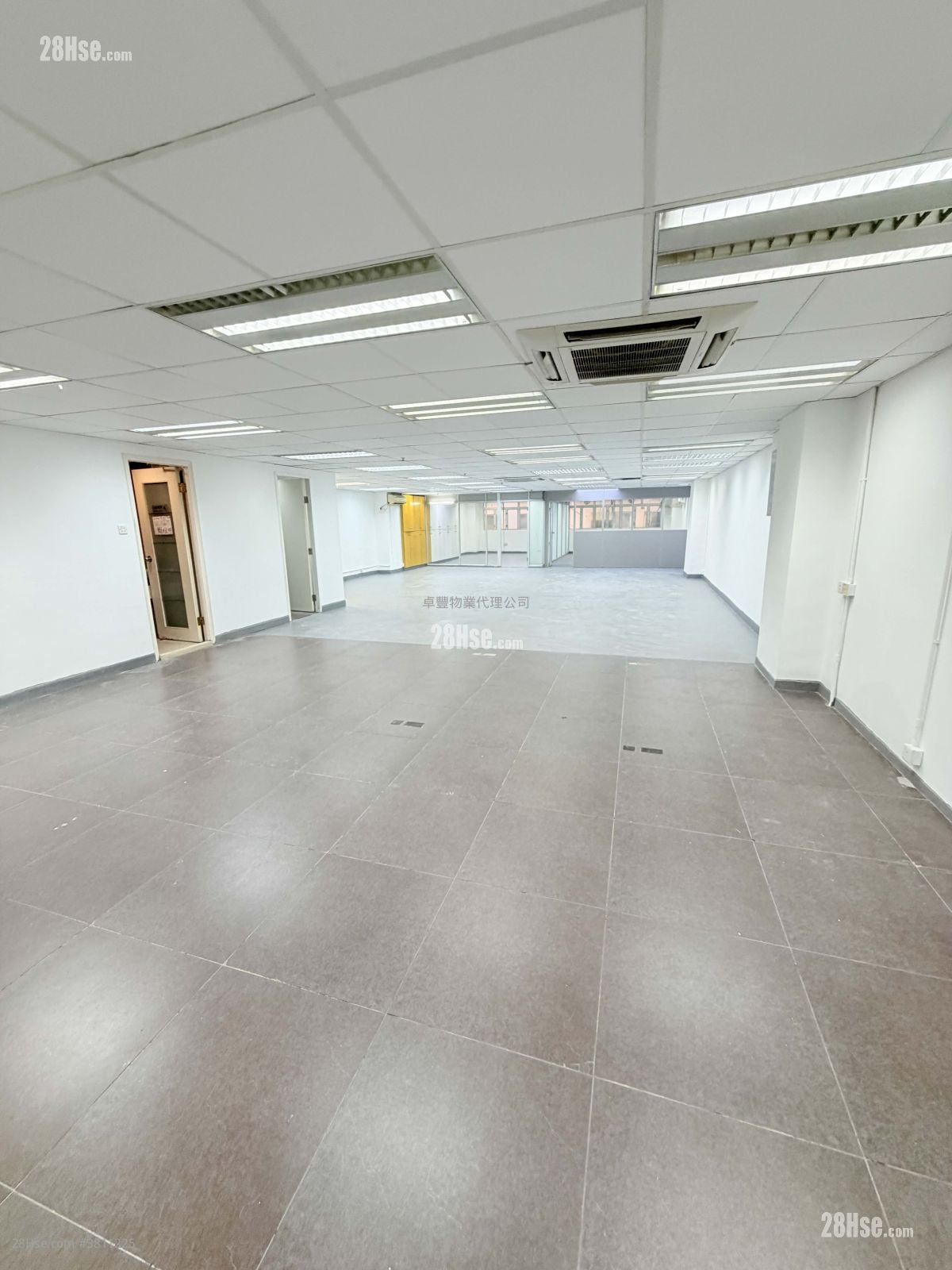 香港工業中心 租盤 2 房 , 2 廁所 2,050 平方呎