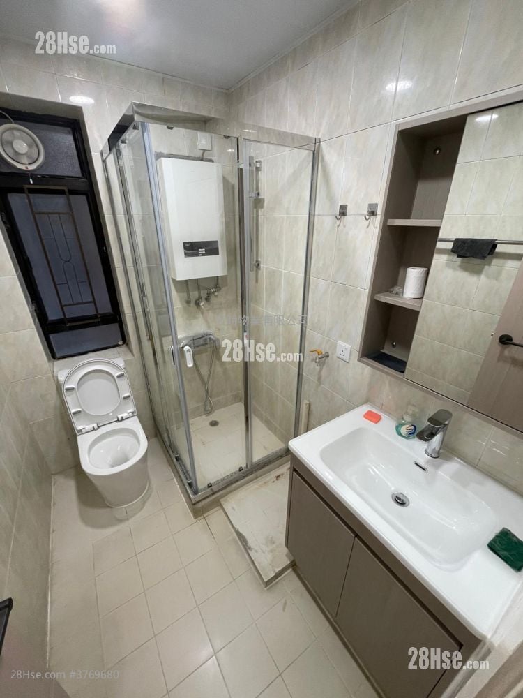 Roca Centre Rental 3 Bedrooms , 1 Bathroom 551 ft²