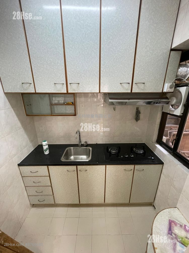 Roca Centre Rental 3 Bedrooms , 1 Bathroom 551 ft²