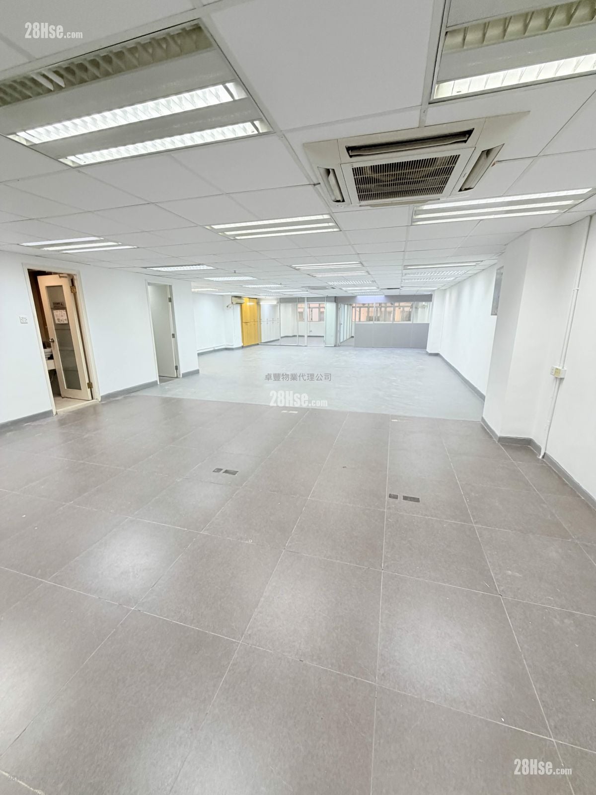 香港工業中心 租盤 2 房 , 2 廁所 2,050 平方呎
