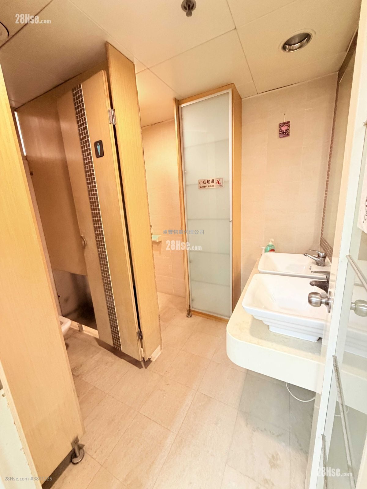 香港工業中心 租盤 2 房 , 2 廁所 2,050 平方呎