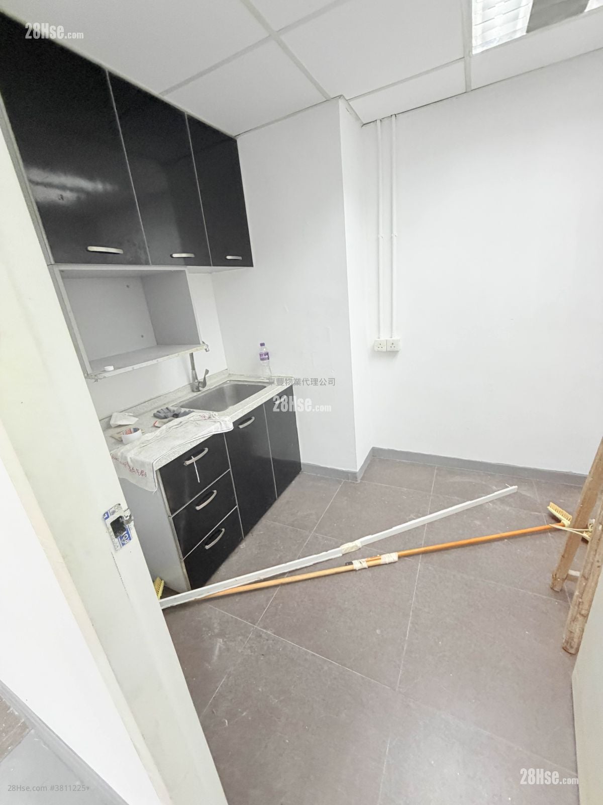 香港工業中心 租盤 2 房 , 2 廁所 2,050 平方呎