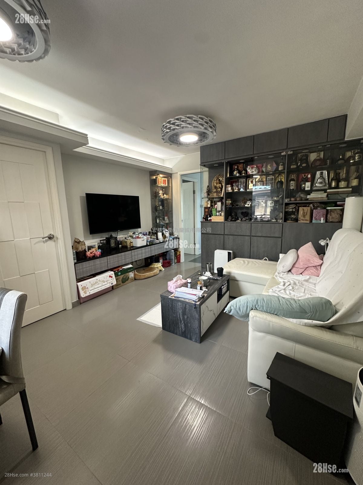 Apartment Rental 3 Bedrooms , 2 Bathrooms 530 ft²