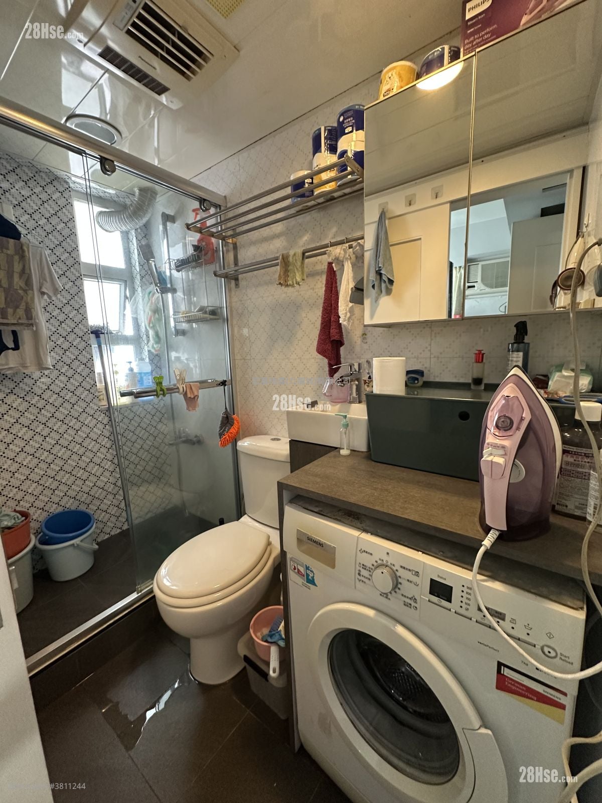 Apartment Rental 3 Bedrooms , 2 Bathrooms 530 ft²