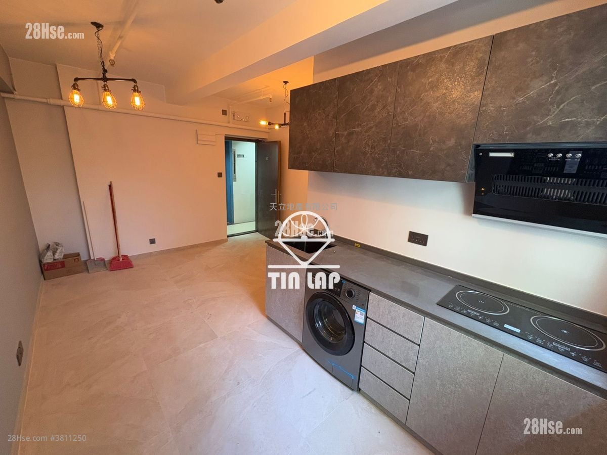 德輔大廈 租盤 開放式間隔 , 1 浴室 235 平方呎