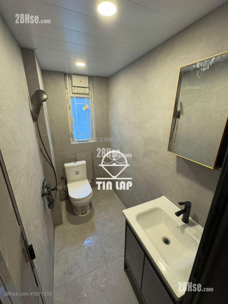 德輔大廈 租盤 開放式間隔 , 1 浴室 235 平方呎