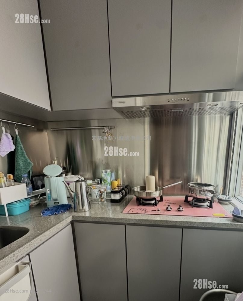 Apartment Rental 3 Bedrooms , 2 Bathrooms 530 ft²