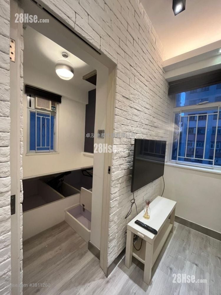 Smithfield Court Sell 2 Bedrooms , 1 Bathroom 330 ft²