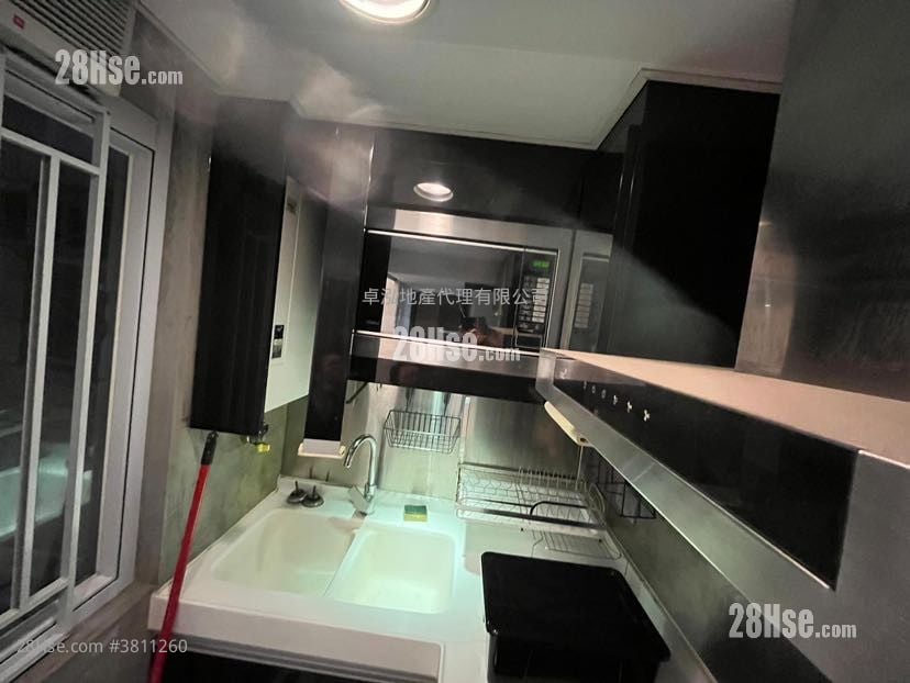 Smithfield Court Sell 2 Bedrooms , 1 Bathroom 330 ft²