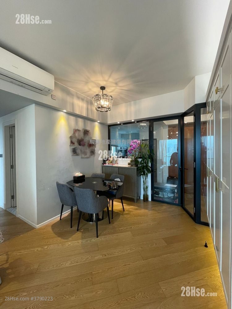 Parc Palais Rental 3 Bedrooms , 2 Bathrooms 829 ft²