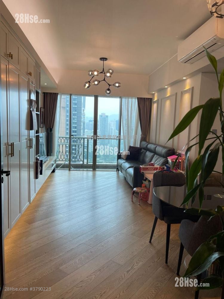 Parc Palais Rental 3 Bedrooms , 2 Bathrooms 829 ft²