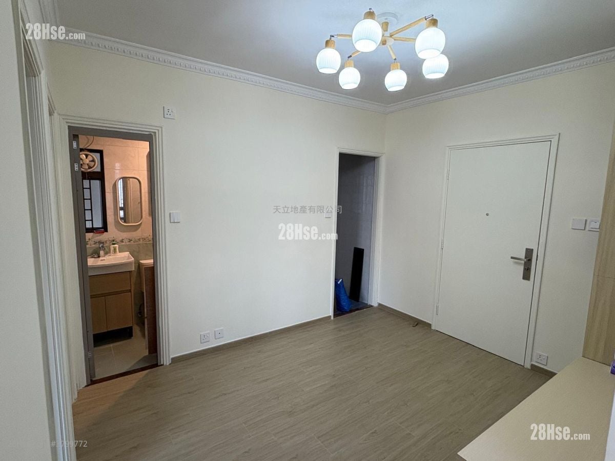 Connaught Garden Sell 2 Bedrooms , 1 Bathroom 334 ft²