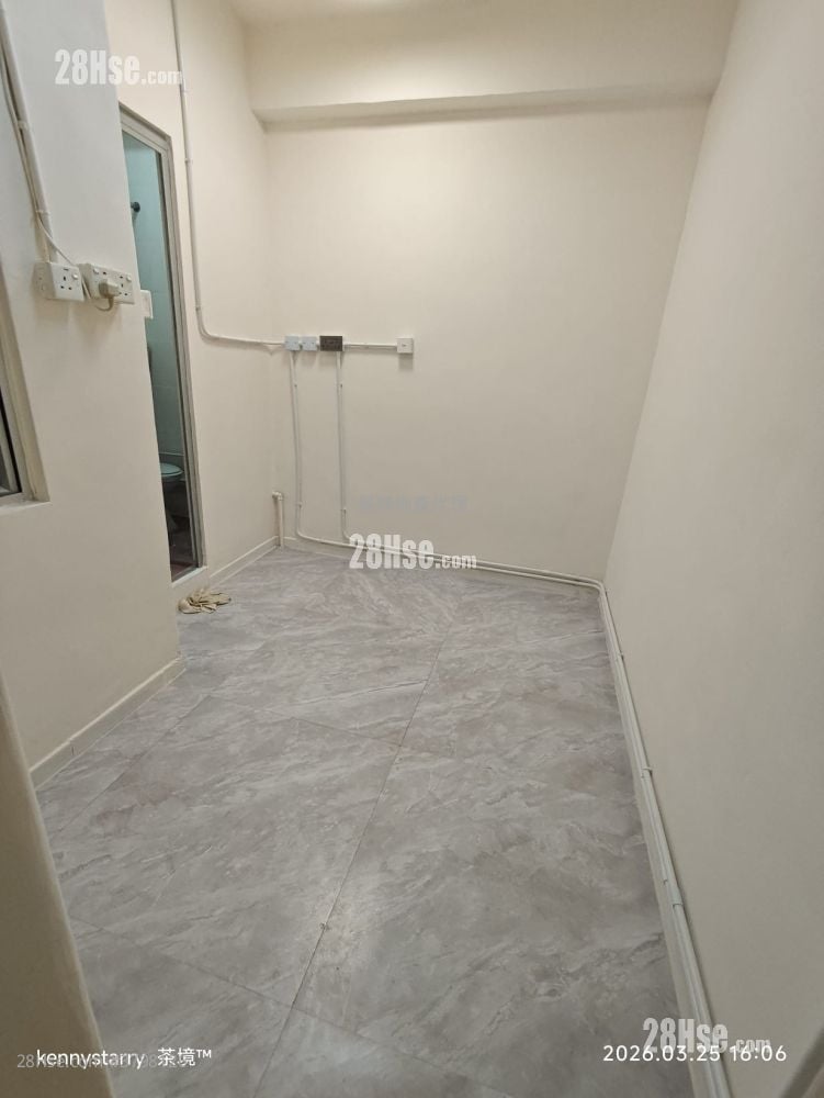 工人房: 更有租金只需4000元（如工人房所示）的电梯洋楼套房出租；