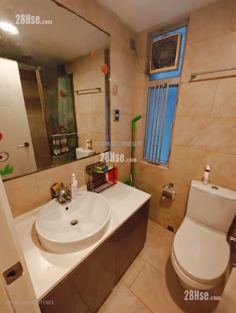 bathroom: Riviera Gardens Sell 3 Bedrooms , 2 Bathrooms 700 ft²