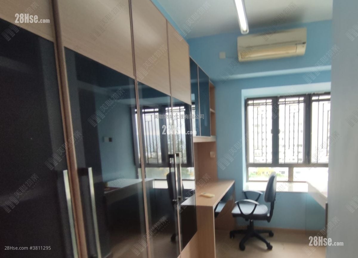 华景山庄 售盘 3 房 , 2 浴室 637 平方尺