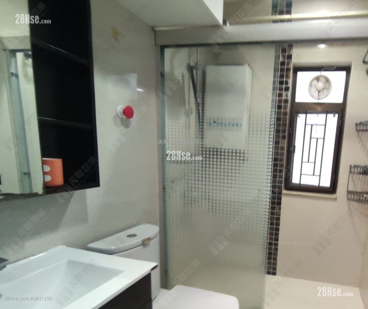 华景山庄 售盘 3 房 , 2 浴室 637 平方尺