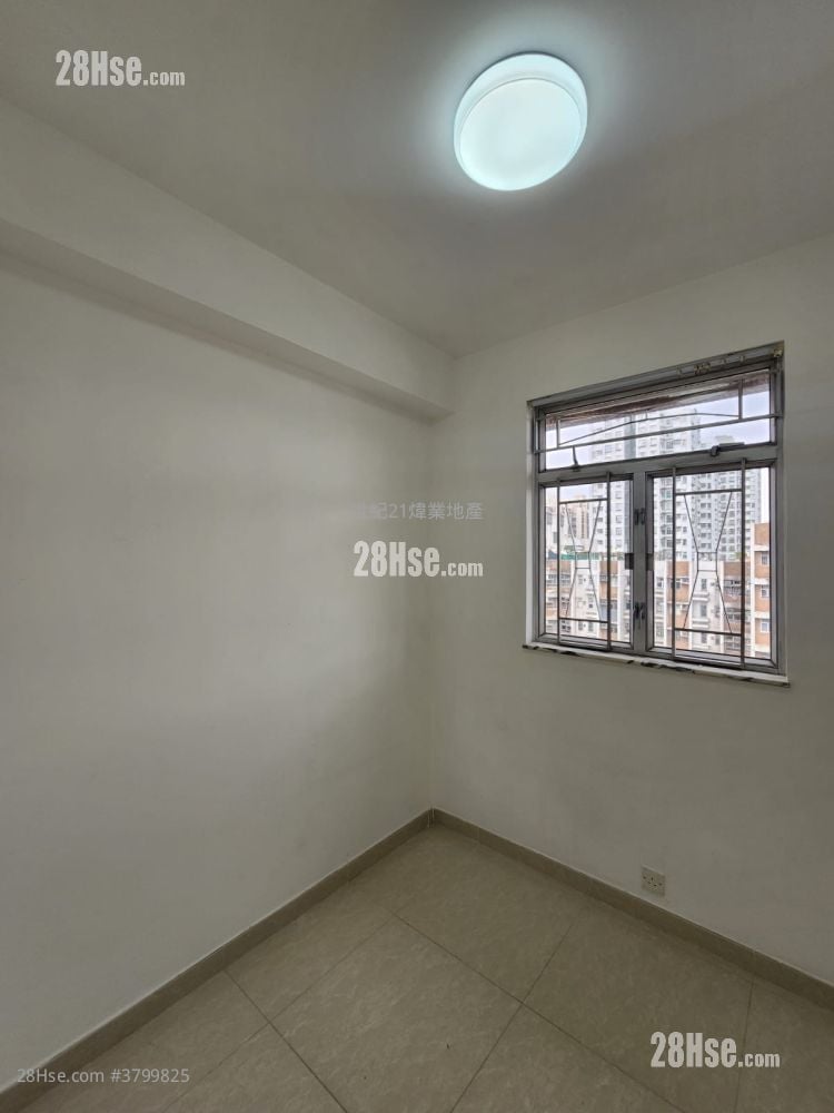 Eightland Gardens Sell 2 Bedrooms , 1 Bathroom 438 ft²