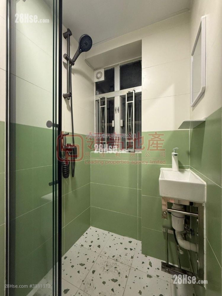 Man Yuen Building Rental 4 Bedrooms , 4 Bathrooms 665 ft²
