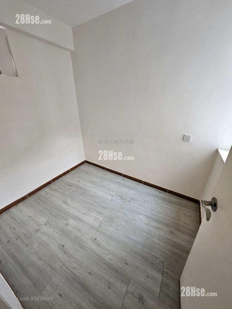 Aberdeen Centre Rental 2 Bedrooms , 1 Bathroom 438 ft²