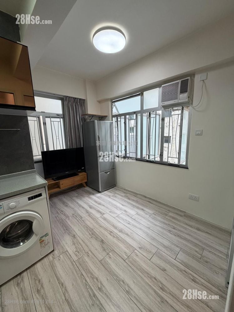 Apartment Sell 3 Bedrooms , 2 Bathrooms 370 ft²