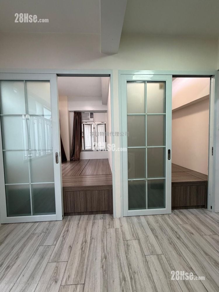 Apartment Sell 3 Bedrooms , 2 Bathrooms 370 ft²