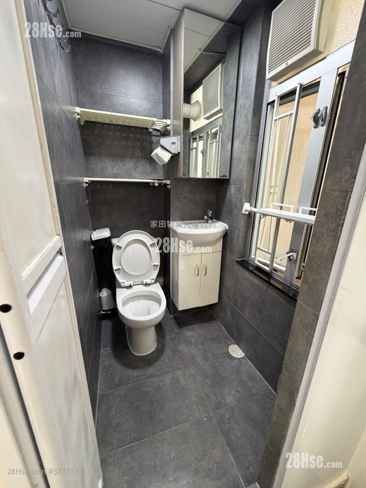 Apartment Sell 3 Bedrooms , 2 Bathrooms 370 ft²