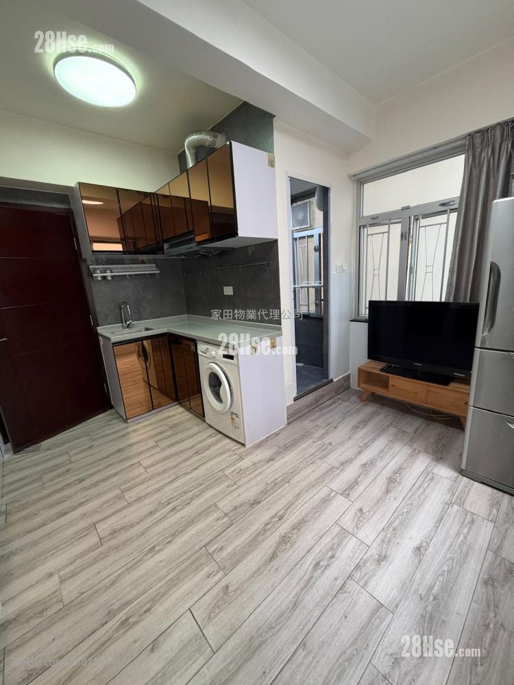 Apartment Sell 3 Bedrooms , 2 Bathrooms 370 ft²