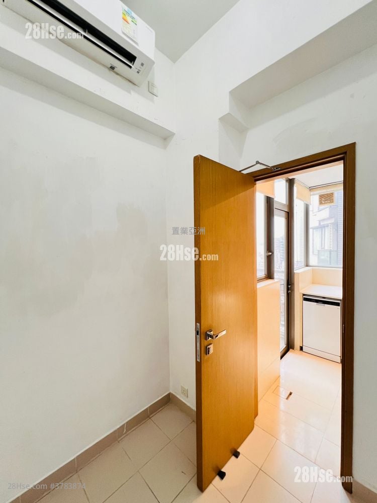 Soho 189 Rental 3 Bedrooms , 2 Bathrooms 850 ft²