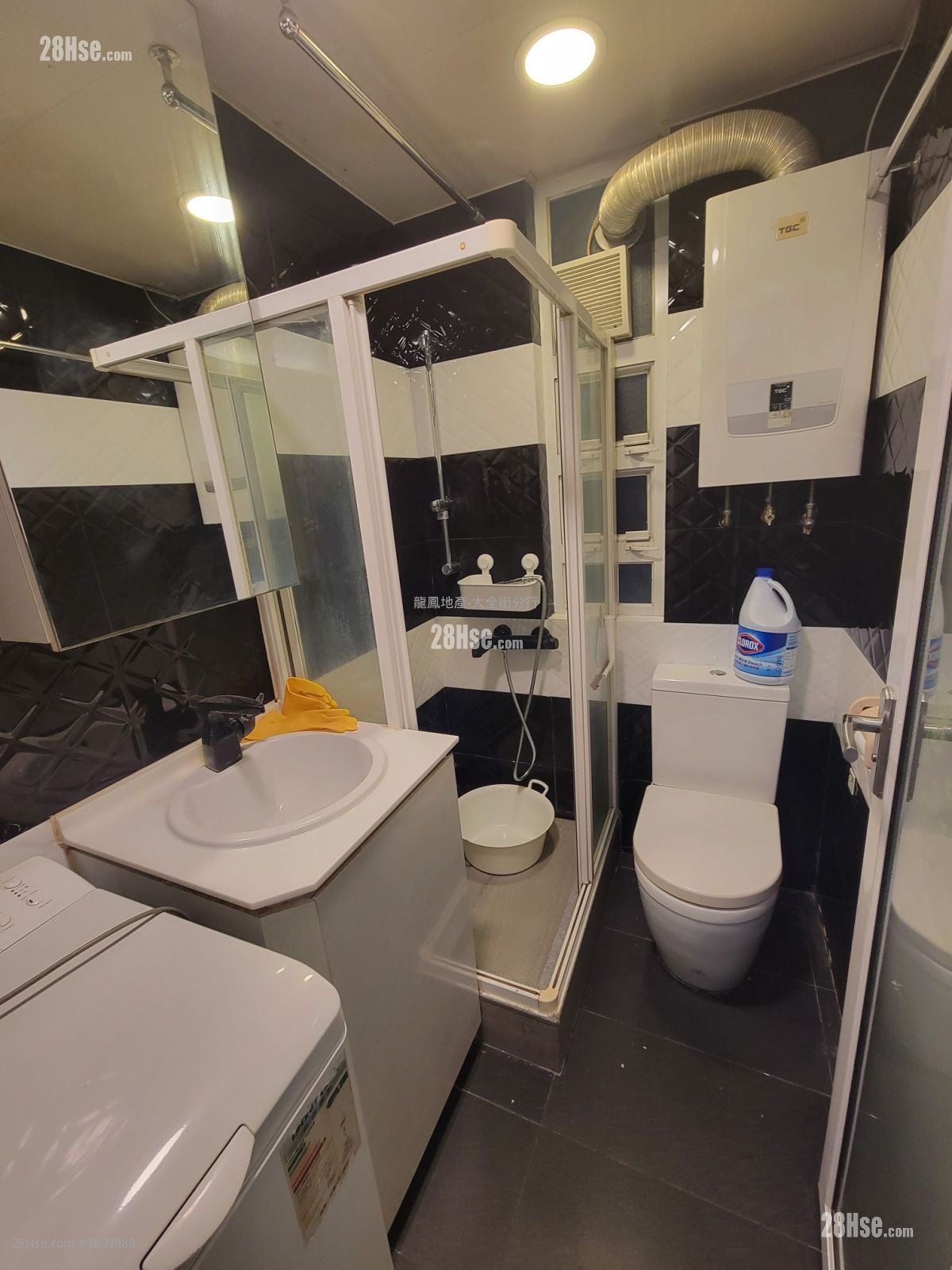 Man On Building Rental 1 Bedroom , 1 Bathroom 215 ft²