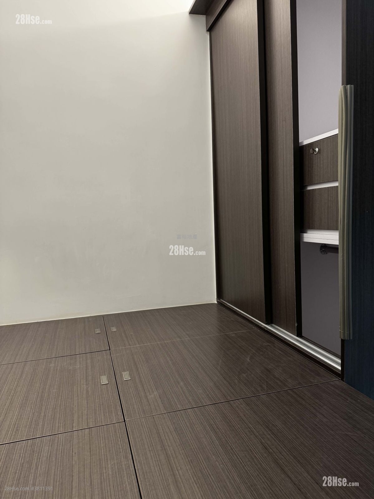 Man King Building Rental 1 Bedroom , 1 Bathroom 195 ft²